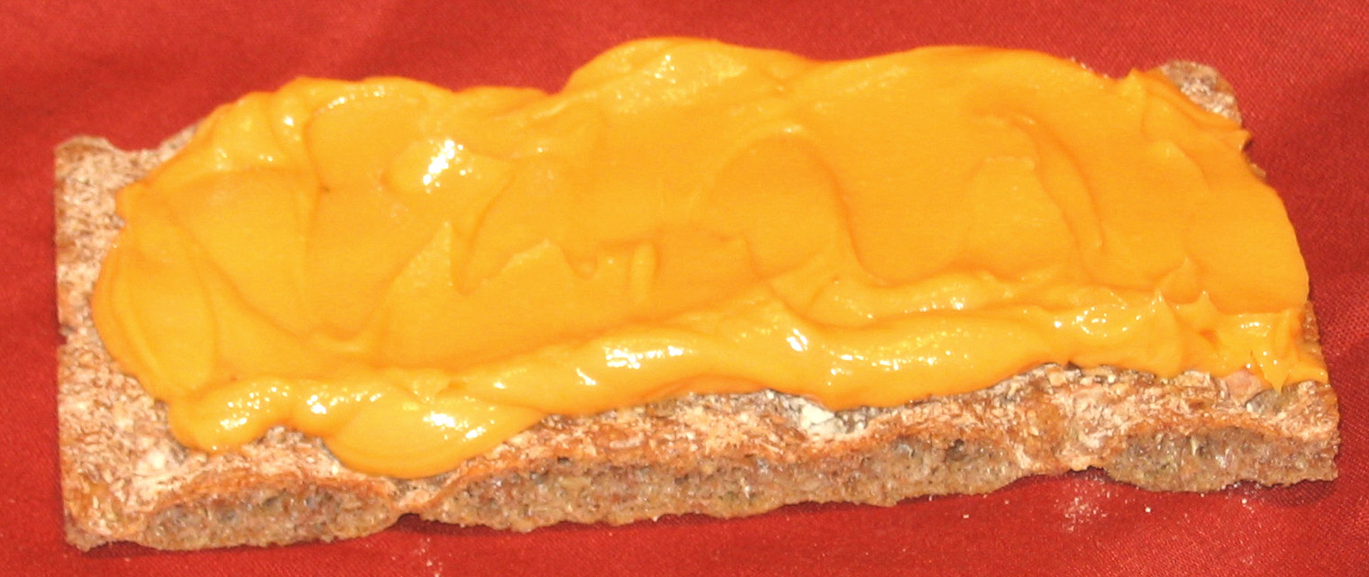 Crisp Bread with Cheddar Cheese